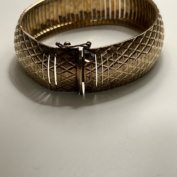 Technibond 18k plated Gold Bracelet - Picture 8 of 11